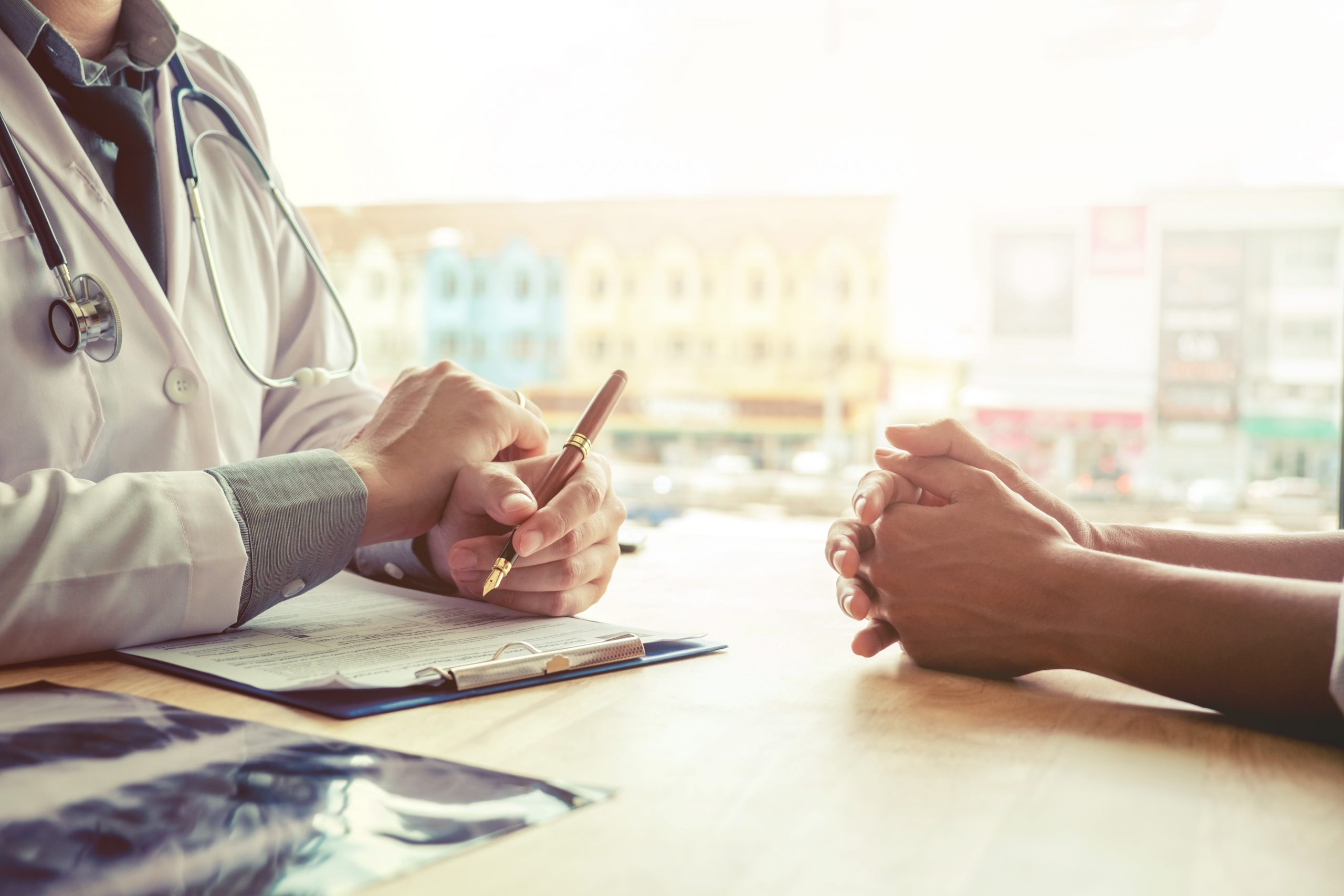 Doctors,And,Patients,Sit,And,Talk,To,The,Patient,About